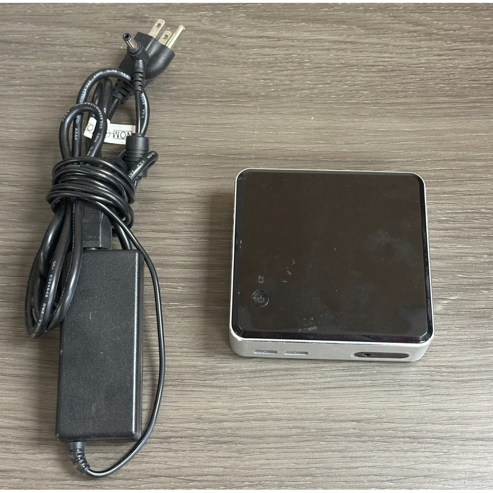 Intel D34010WYK Intel Core i3 Mini PC SSD Windows Complete with Cord Tested